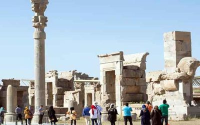 توسعه زبان فارسی نقش خوبی در جذب گردشگر داشته است